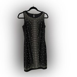 Sleeveless embelished black dress